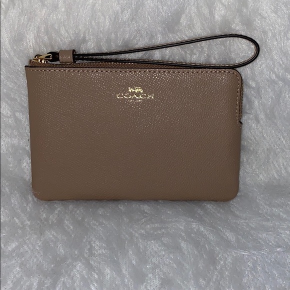 Coach Handbags - Coach corner zip wristlet